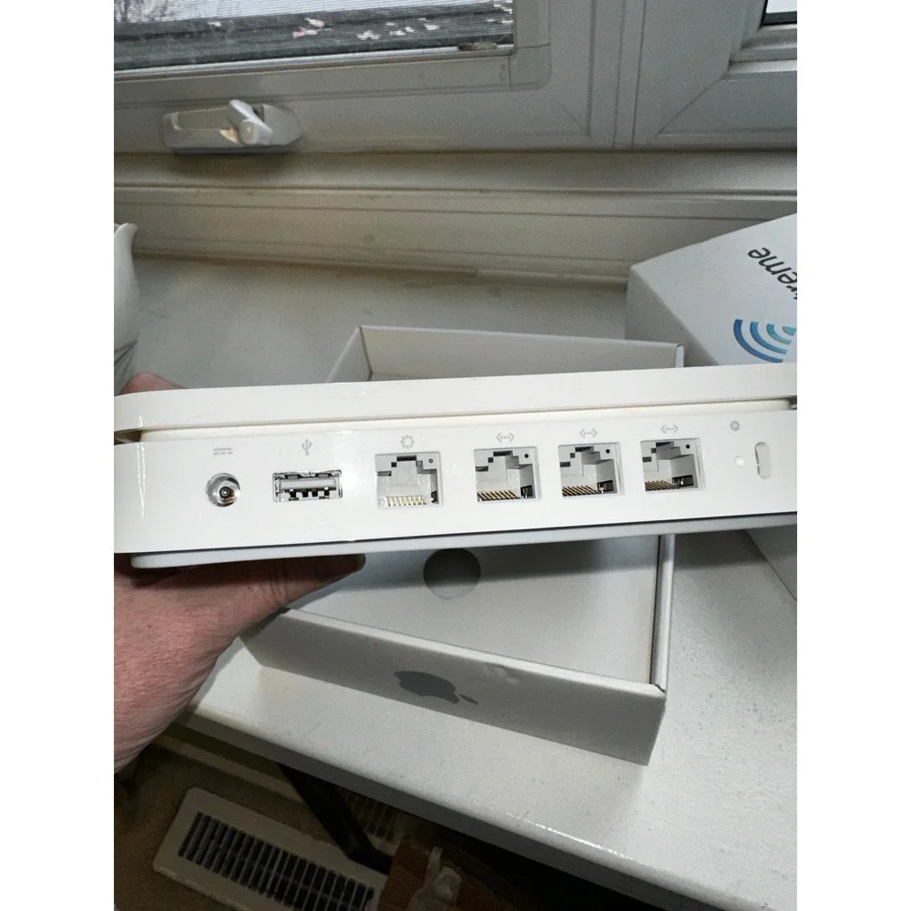 Apple AirPort Extreme in box